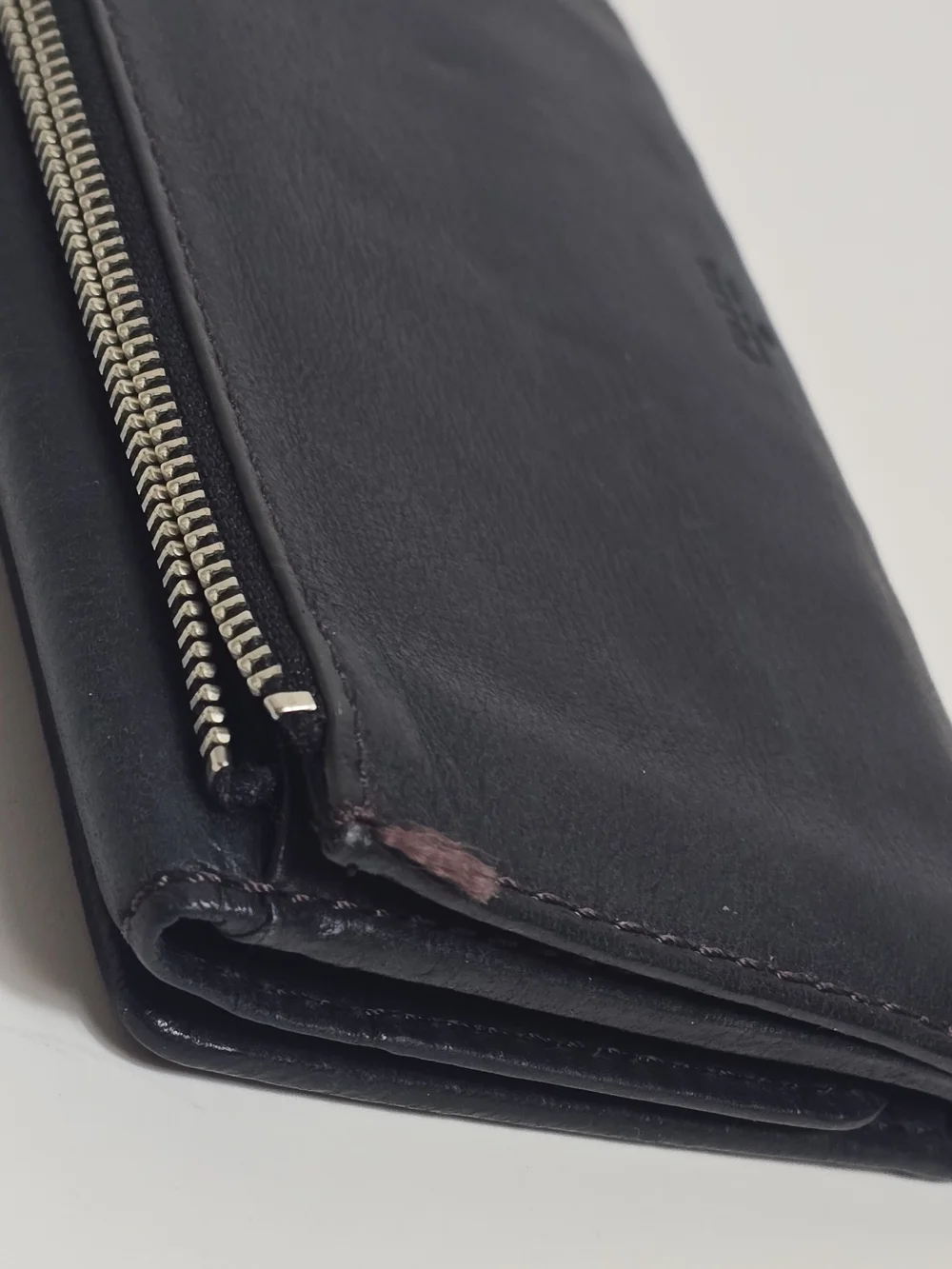 Fossil Women's Black Leather Zip Wallet